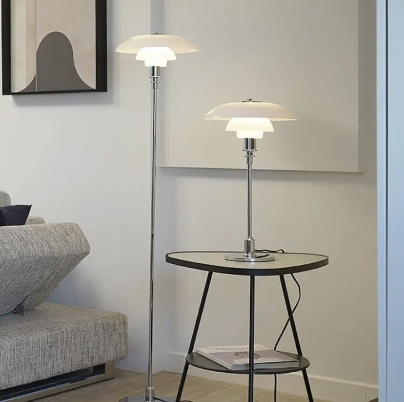 Cuarzo Suave | Velador de pie Mid-Century