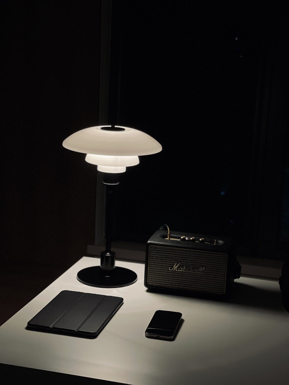 Cuarzo Suave | Velador de pie Mid-Century