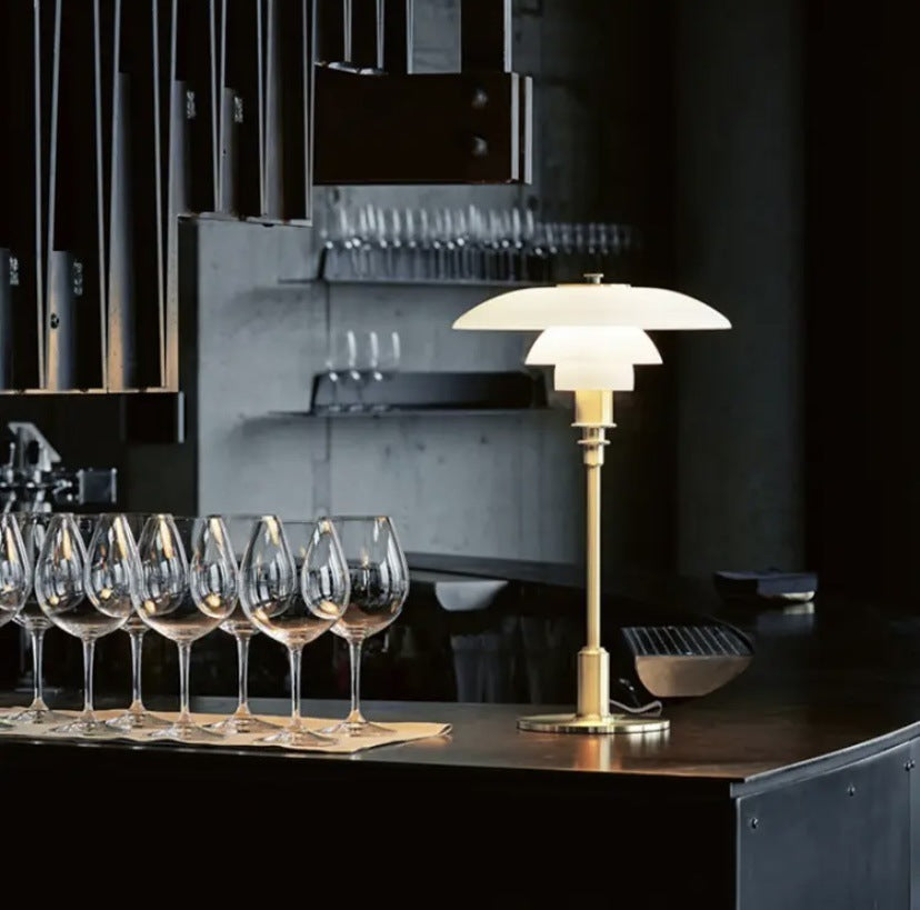 Cuarzo Suave | Velador de pie Mid-Century